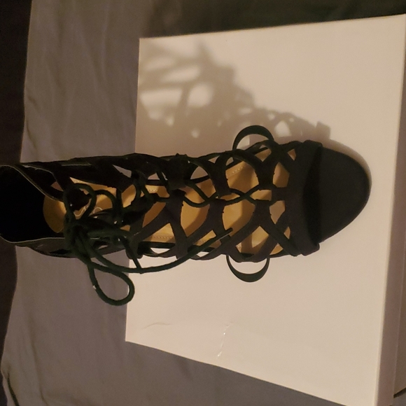 Heels - Picture 3 of 3